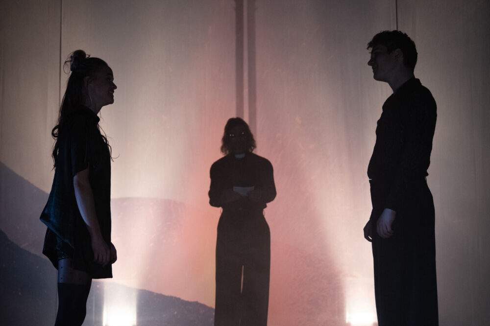 Schauspielensemble Romeo und Julia auf der Bühne in Neuss &copy; Christine Tritschler