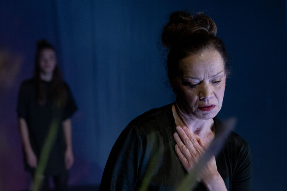 Theateraufführung Romeo und Julia – dramatische Liebesszene &copy; Marco Piecuch