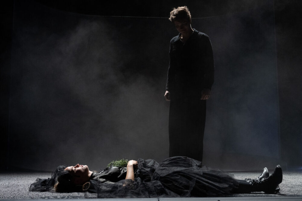 Inszenierung aus Romeo und Julia in Neuss – intensiv, berührend, zeitlos. &copy; Christine Tritschler